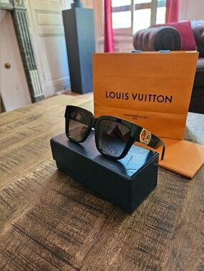 Louis Vuitton Link PM Square Sunglasses